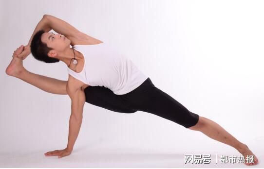 9博体育如何宅家练瑜伽缓解肩颈疲劳(图1)