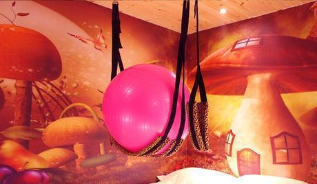 9博体育情侣酒店房间中的“圆球”有什么用？前台小姐：主要看你想咋用(图1)