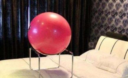 9博体育酒店里的“圆球”是干啥的？为啥情侣都喜欢？前台：主要看怎么用(图2)