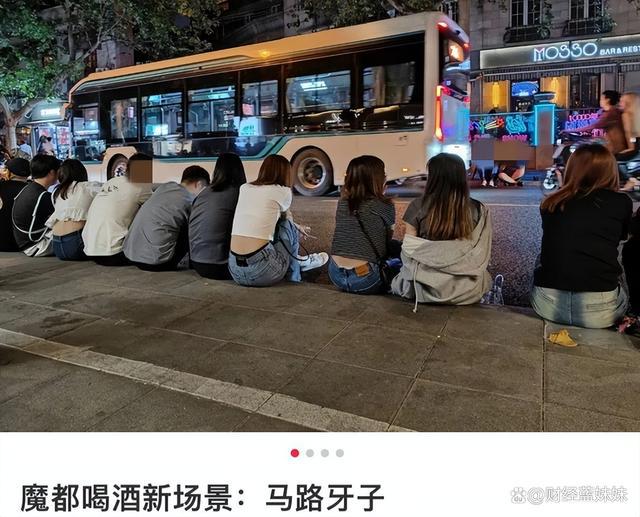 一段“上海街头尴尬视频”引群嘲：新型洗脑正在祸害中国年轻人9博体育(图8)
